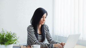 A woman blogging online